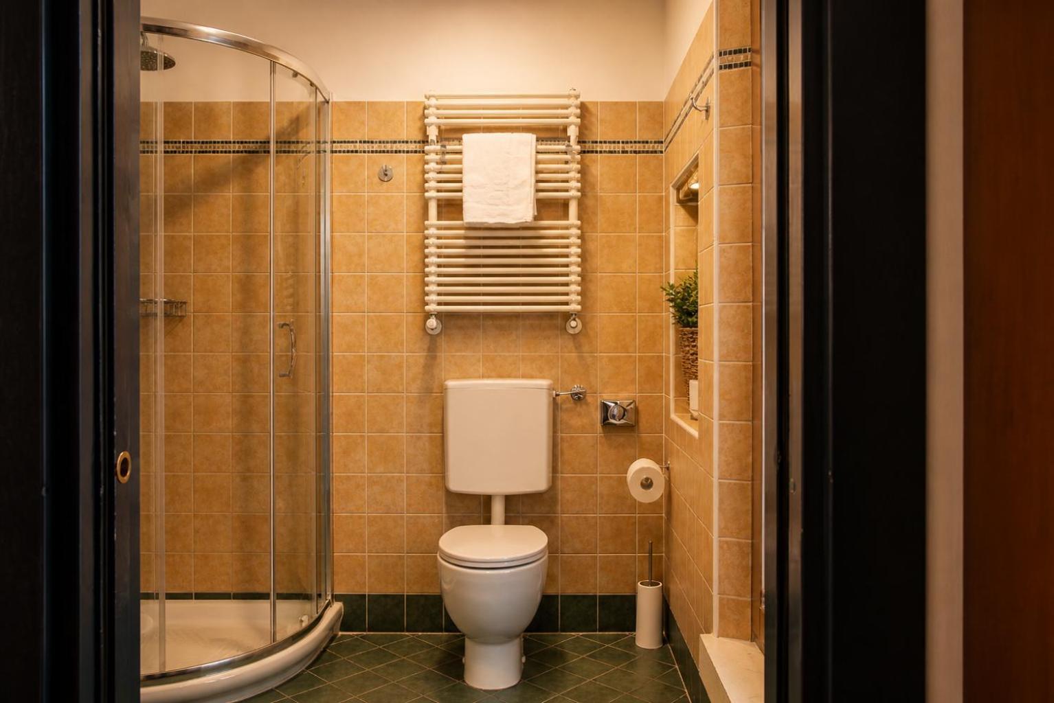 Double Room Private Bathroom
